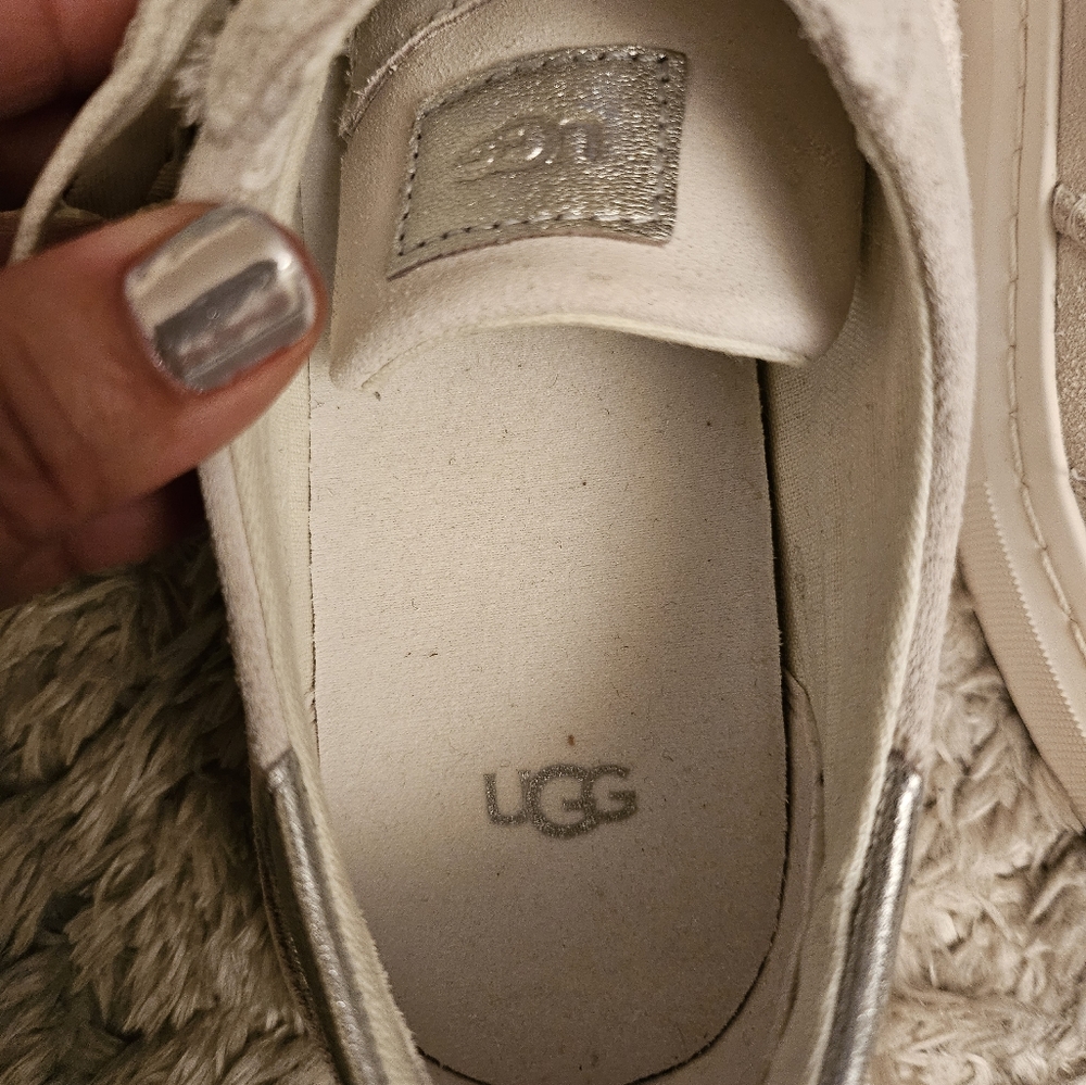 UGG - Picture 4 of 8